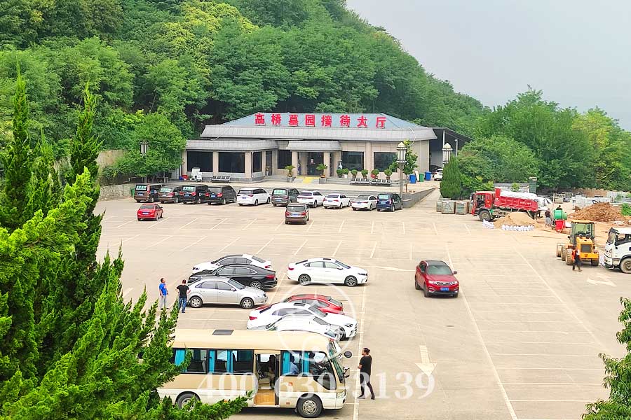 墓园停车场
