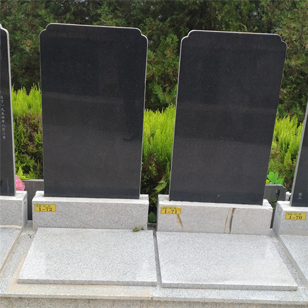 公益三区双穴立碑
