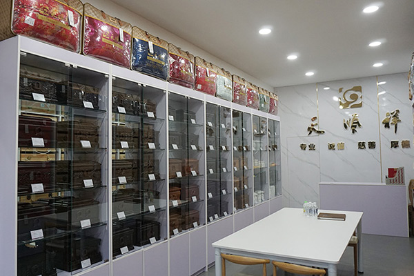 西安市卖的有没有金丝楠木骨灰盒？金丝楠木骨灰盒是真的吗价格？
