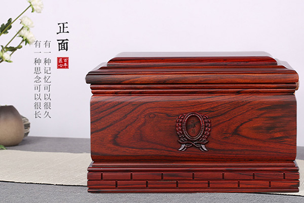 红酸枝木材的骨灰盒好吗会腐烂吗？红木骨灰盒多少钱有价格表吗？