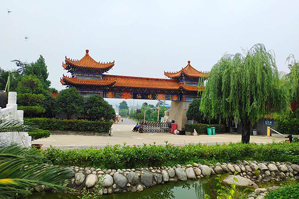 九龙山墓园的墓地多少钱一个？到九龙山公墓买墓地坐几路车？