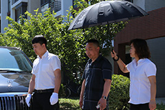 专车接家属